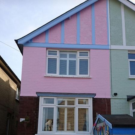 Charming Pink House With Perfect Location Apartment Уитстейбъл Екстериор снимка