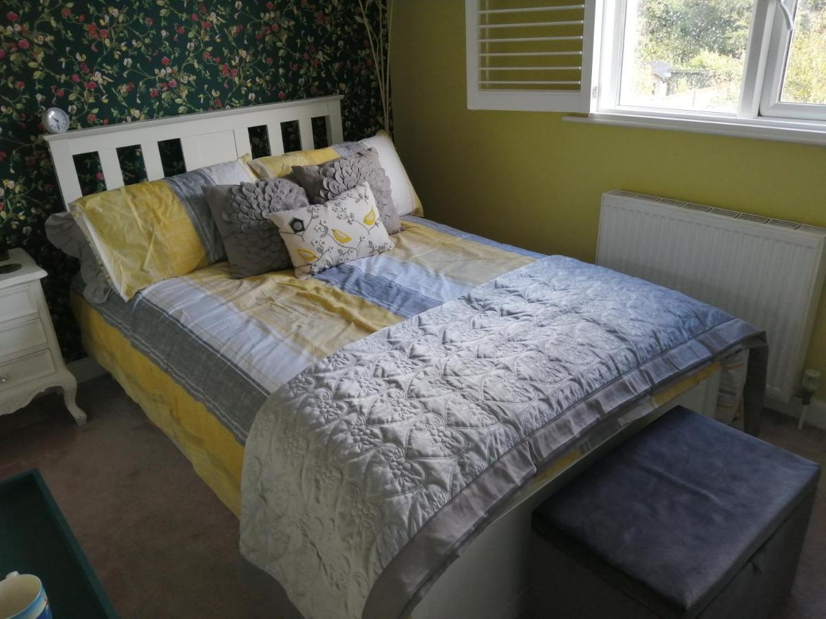 Charming Pink House With Perfect Location Apartment Уитстейбъл Екстериор снимка